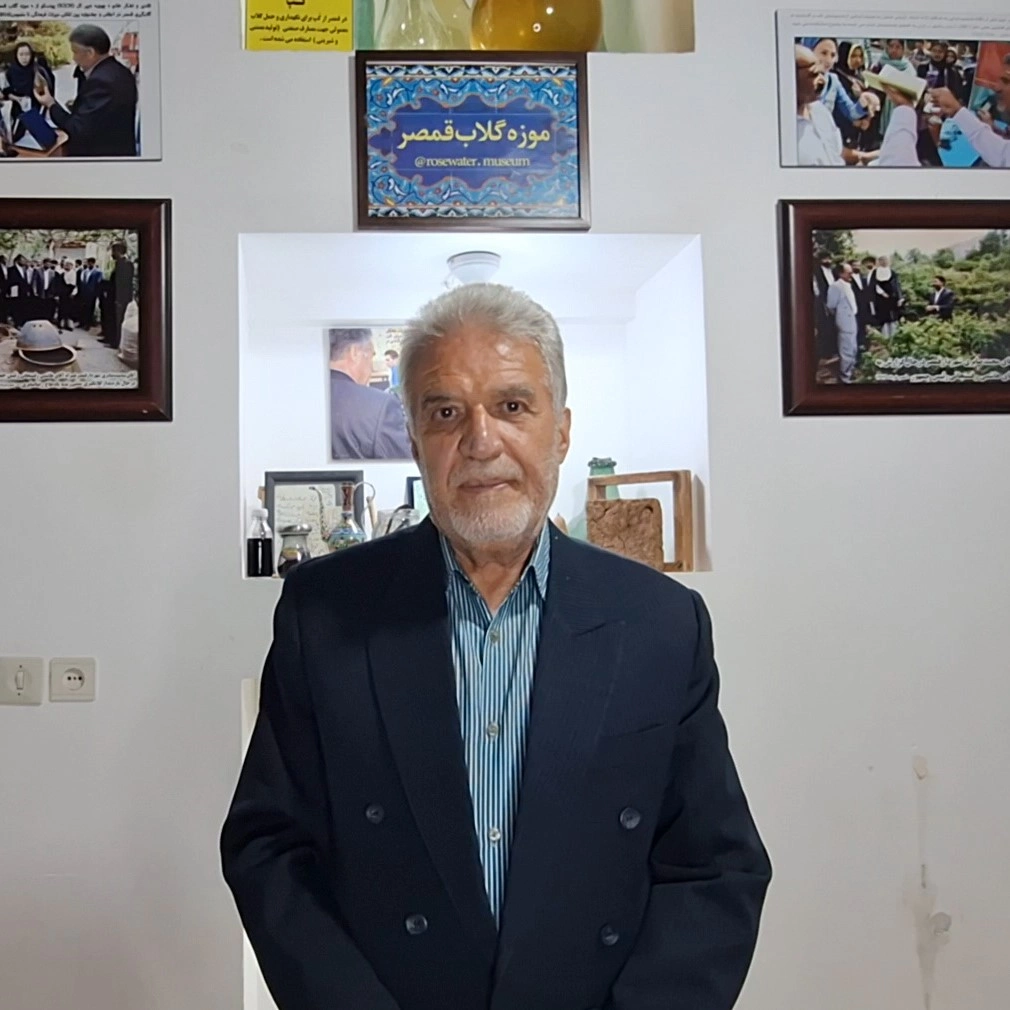 آقای غفاری موسس و بنیان‌گذار موزه گلاب و عرقیات قمصر کاشان