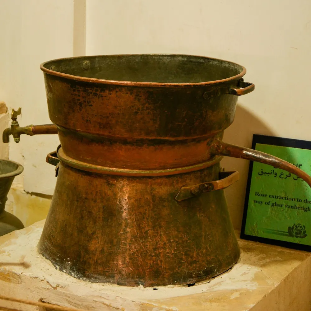 ابزار تاریخی گلابگیری در قمصر