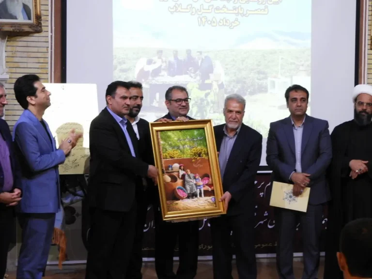 مراسم ثبت ملی آیین گل غلتان قمصر